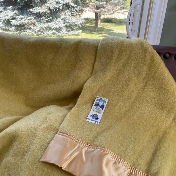 Vintage Kenwood 100% Virgin Wool Throw Blanket Made in Canada Yellow/ Gold BNIP - Picture 1 of 13